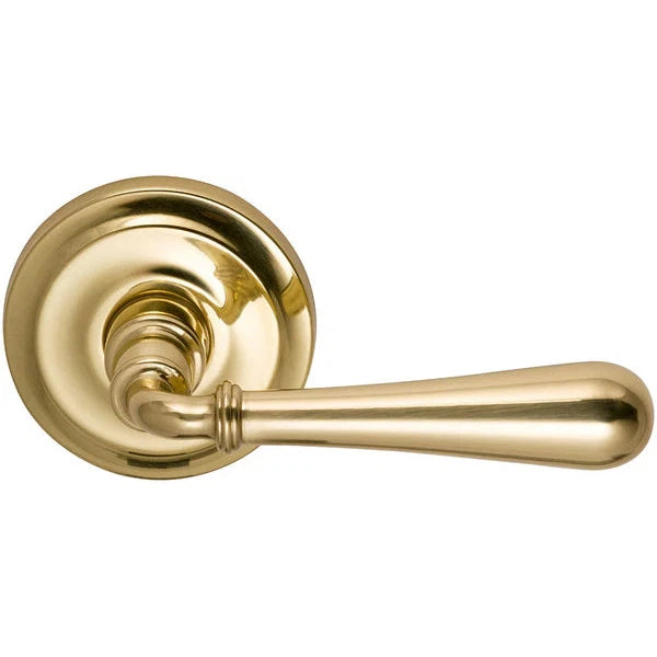 The Omnia Traditions 918 Lever with Round Rosette in Polished Brass, Lacquered finish