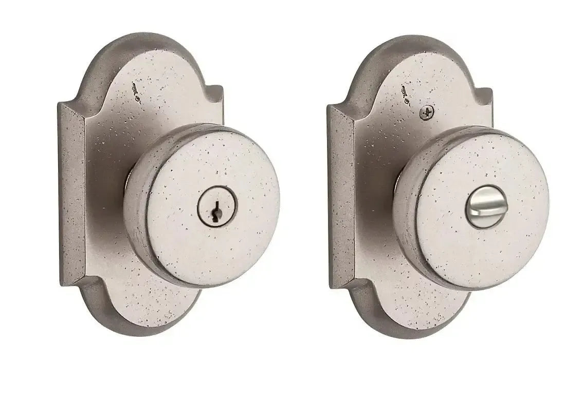 Baldwin ReserveBaldwin Rustic Knob with Rustic Arch Rosette in 