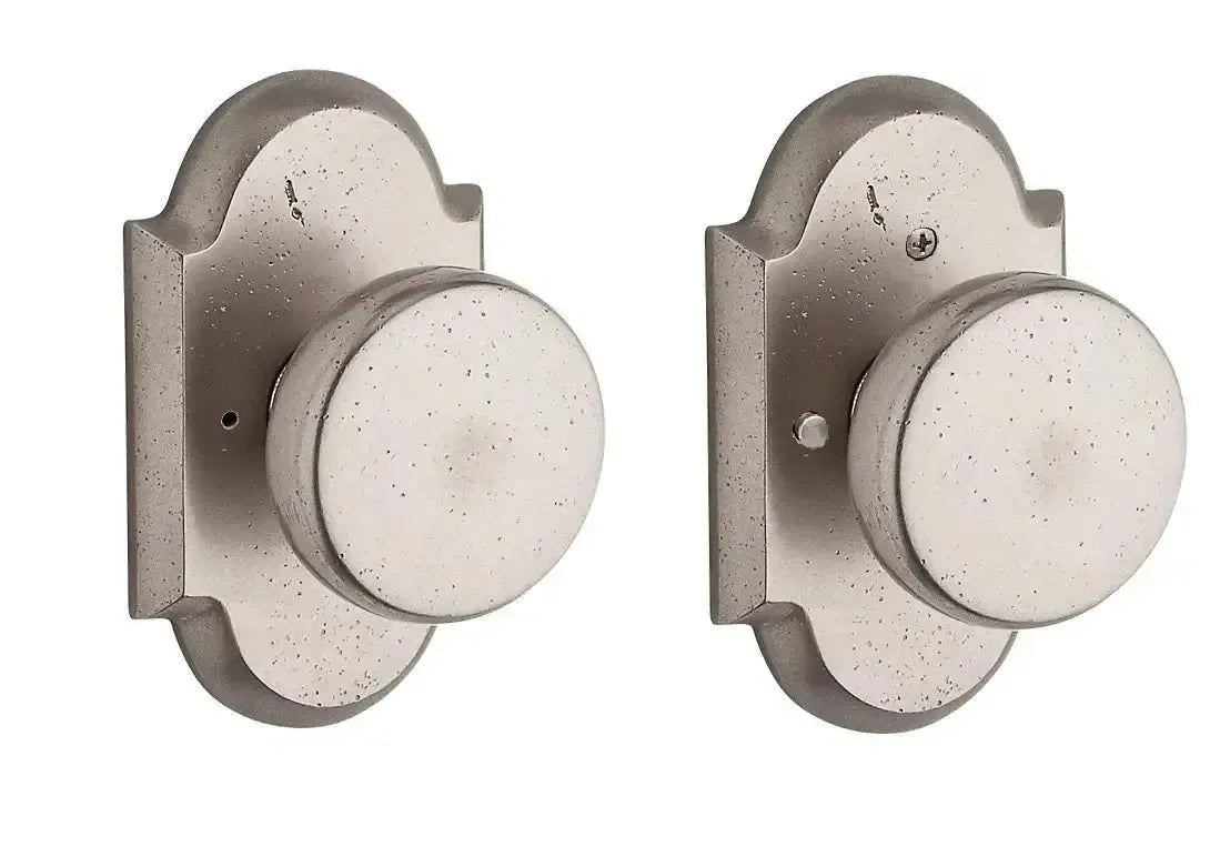 Baldwin ReserveBaldwin Rustic Knob with Rustic Arch Rosette in 
