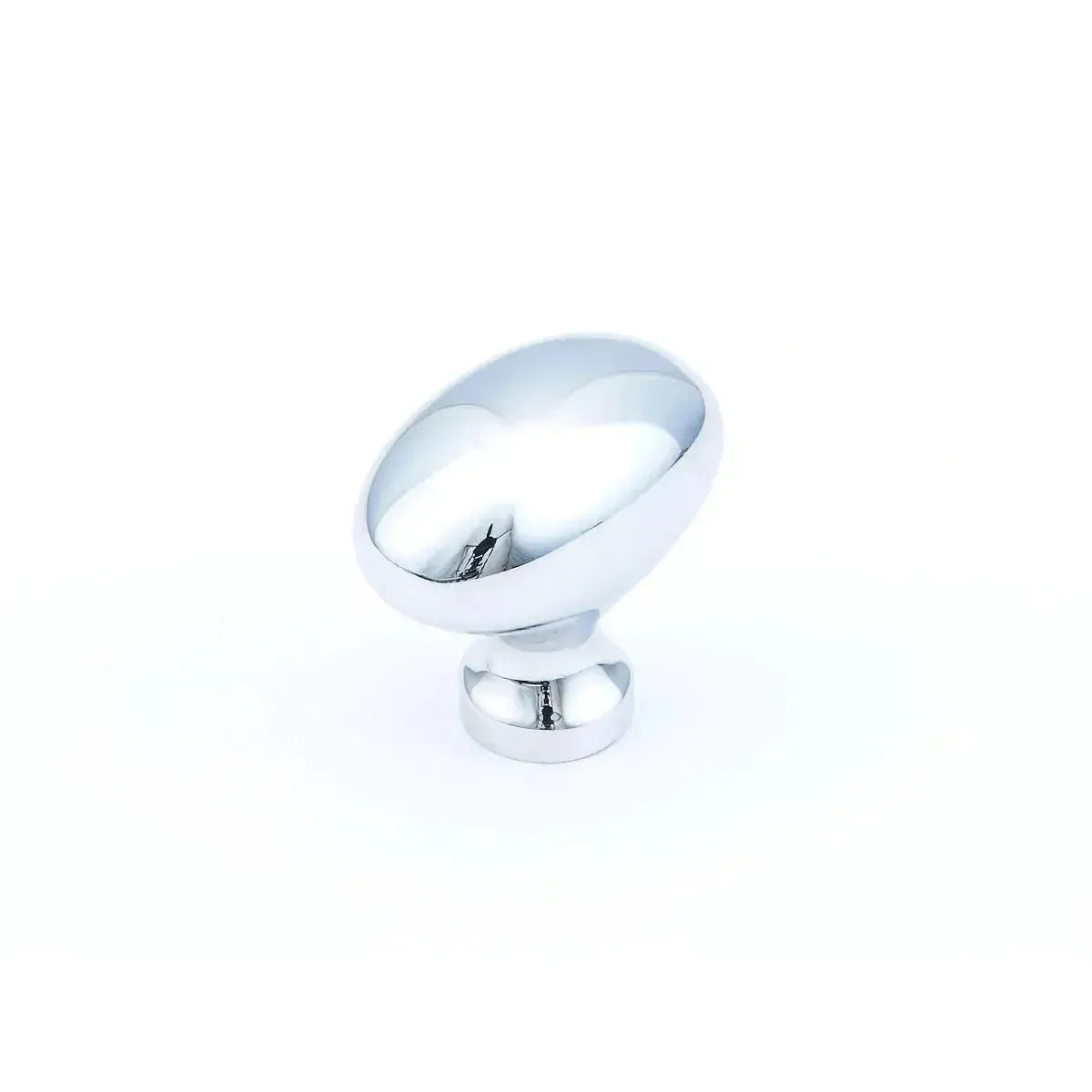 The Schaub Country Oval Cabinet Knob in Polished Chrome finish.