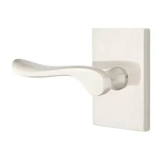 EmtekEmtek Luzern Lever With Modern Rectangular Rosette in 