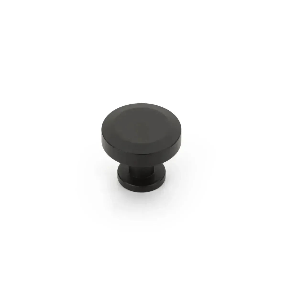The Schaub Heathrow Round Cabinet Knob in Matte Black finish.