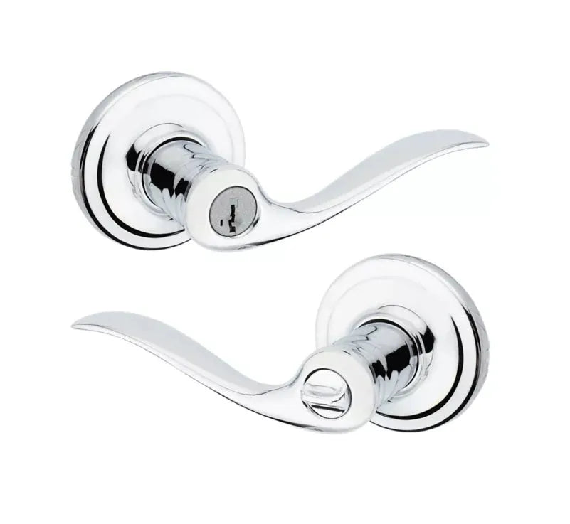 The Kwikset Kwikset Tustin Lever in Polished Chrome finish.