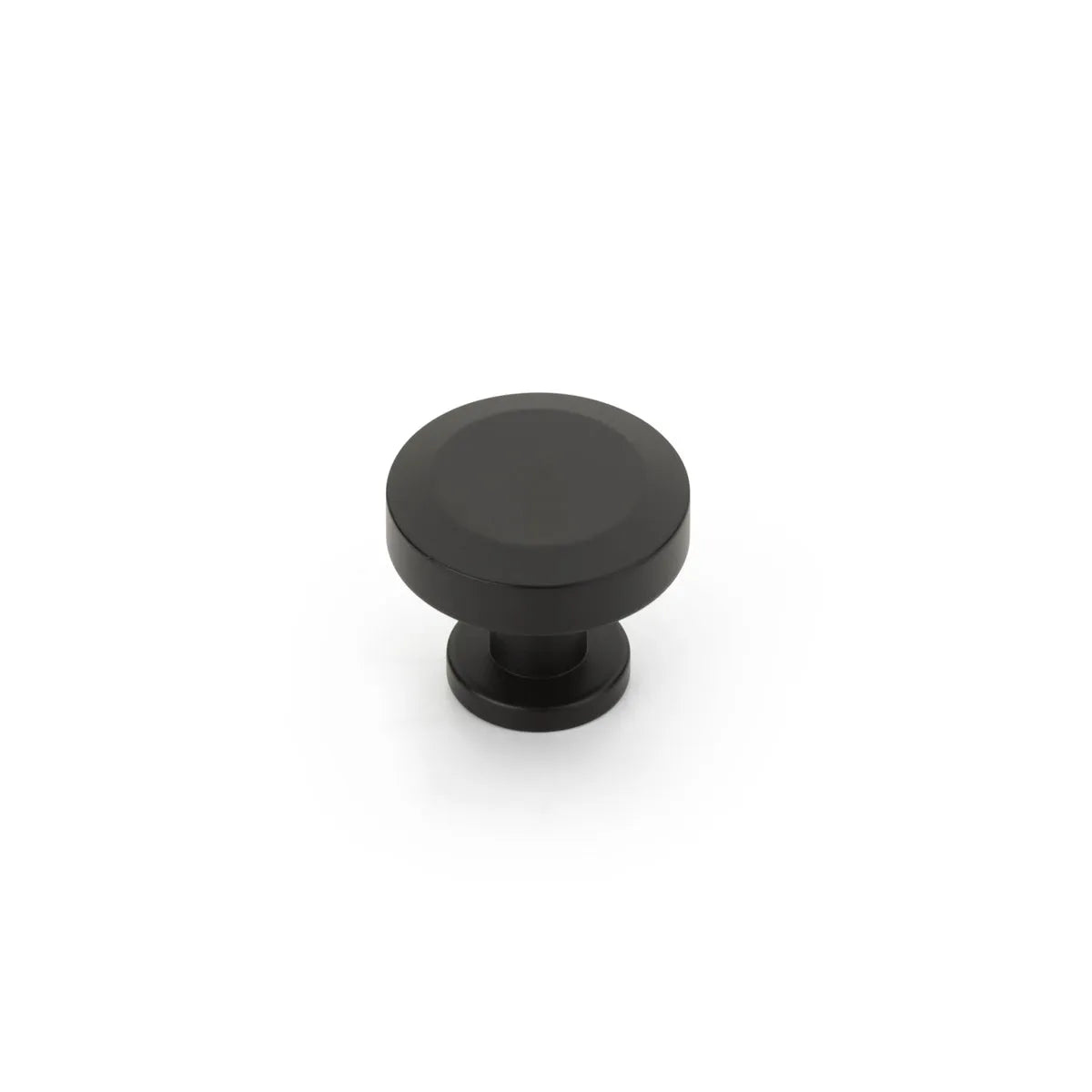 The Schaub Heathrow Round Cabinet Knob in Matte Black finish.
