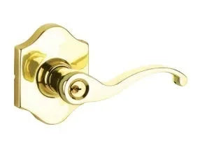 Yales Expressions Entry Farmington Lever with Everly Rosette, Kwikset Keyway in Polished Brass finish