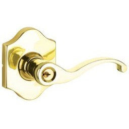 The Yale Expressions Entry Farmington Lever with Everly Rosette, Kwikset Keyway in Polished Brass finish